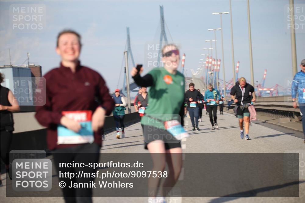 03.10.2025 - Köhlbrandbrückenlauf Jannik Wohlers http://msf.ph/oto/9097538 03.10.2025 10:16:09 Position 3  meine-sportfotos.de