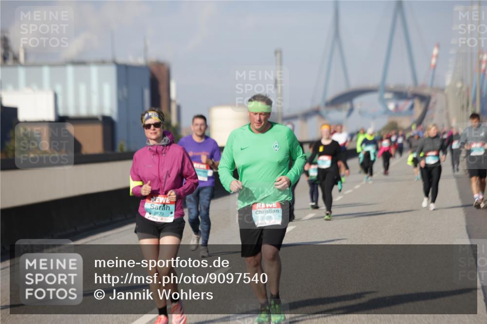 03.10.2025 - Köhlbrandbrückenlauf Jannik Wohlers http://msf.ph/oto/9097540 03.10.2025 10:18:26 Position 3 2479, 2839 meine-sportfotos.de