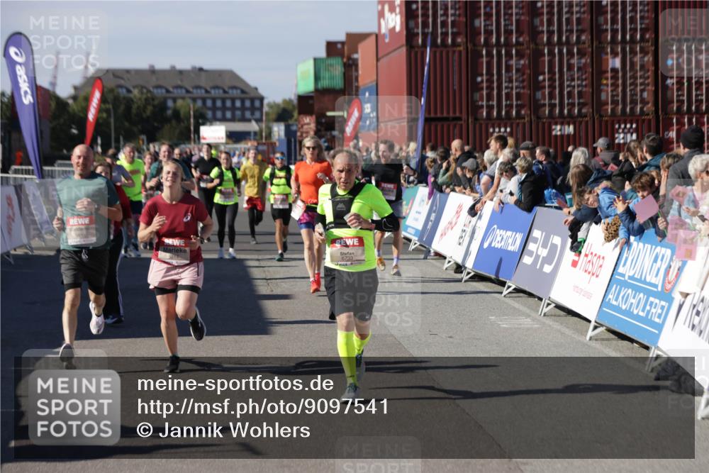03.10.2025 - Köhlbrandbrückenlauf Jannik Wohlers http://msf.ph/oto/9097541 03.10.2025 13:22:31 Ziel 4481, 4482, 4508, 5213, 5214, 5272, 5839, 5851, 5929, 5982, 6188, 6300, 6413, 6733 meine-sportfotos.de