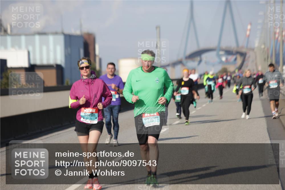 03.10.2025 - Köhlbrandbrückenlauf Jannik Wohlers http://msf.ph/oto/9097543 03.10.2025 10:18:26 Position 3 2479, 2839 meine-sportfotos.de