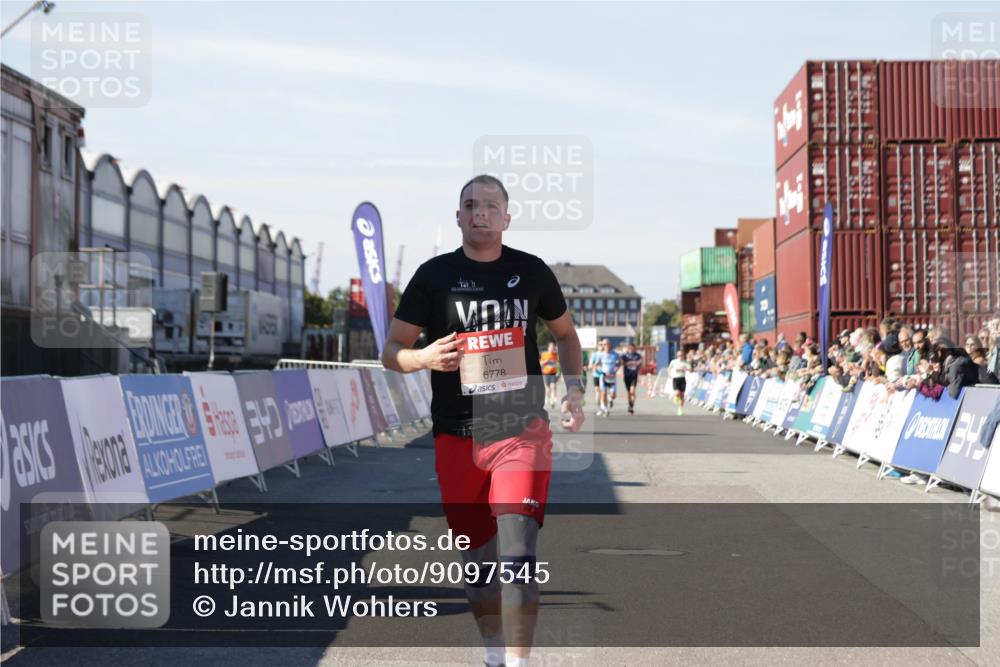 03.10.2025 - Köhlbrandbrückenlauf Jannik Wohlers http://msf.ph/oto/9097545 03.10.2025 12:56:03 Ziel 4041, 5966, 6778 meine-sportfotos.de