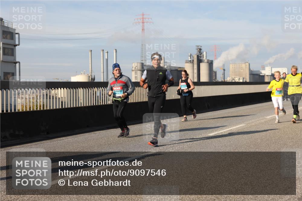 03.10.2025 - Köhlbrandbrückenlauf Lena Gebhardt http://msf.ph/oto/9097546 03.10.2025 10:10:15 Position 2  meine-sportfotos.de