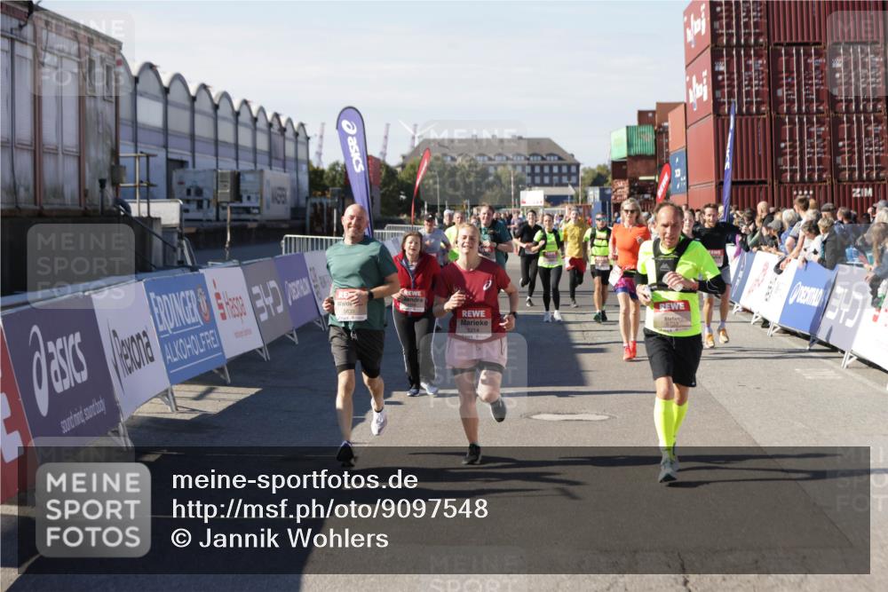 03.10.2025 - Köhlbrandbrückenlauf Jannik Wohlers http://msf.ph/oto/9097548 03.10.2025 13:22:32 Ziel 4481, 4482, 4508, 5122, 5125, 5213, 5214, 5272, 5839, 5851, 5928, 5929, 5933, 5982, 6188, 6300, 6413, 6733 meine-sportfotos.de