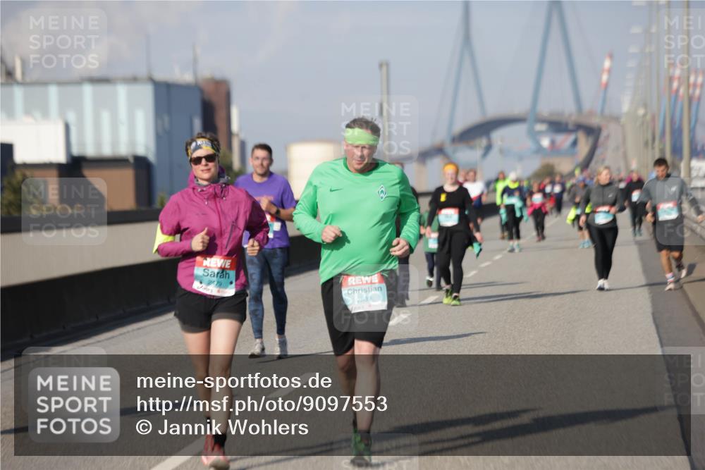 03.10.2025 - Köhlbrandbrückenlauf Jannik Wohlers http://msf.ph/oto/9097553 03.10.2025 10:18:26 Position 3 2479, 2839 meine-sportfotos.de