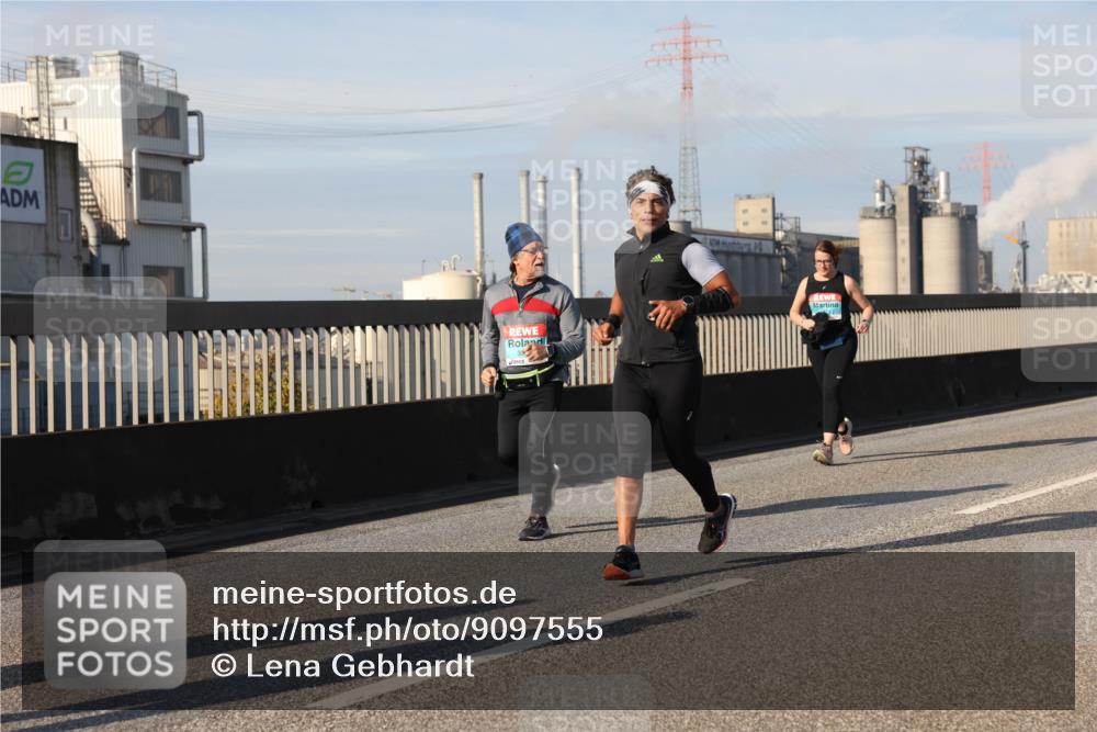03.10.2025 - Köhlbrandbrückenlauf Lena Gebhardt http://msf.ph/oto/9097555 03.10.2025 10:10:15 Position 2  meine-sportfotos.de