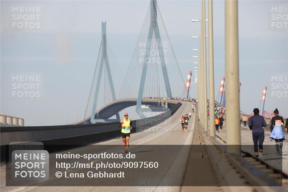 03.10.2025 - Köhlbrandbrückenlauf Lena Gebhardt http://msf.ph/oto/9097560 03.10.2025 09:33:54 Position 2  meine-sportfotos.de