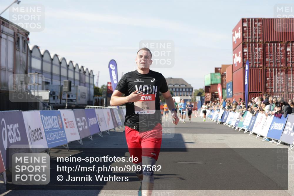 03.10.2025 - Köhlbrandbrückenlauf Jannik Wohlers http://msf.ph/oto/9097562 03.10.2025 12:56:03 Ziel 4041, 5966, 6778 meine-sportfotos.de