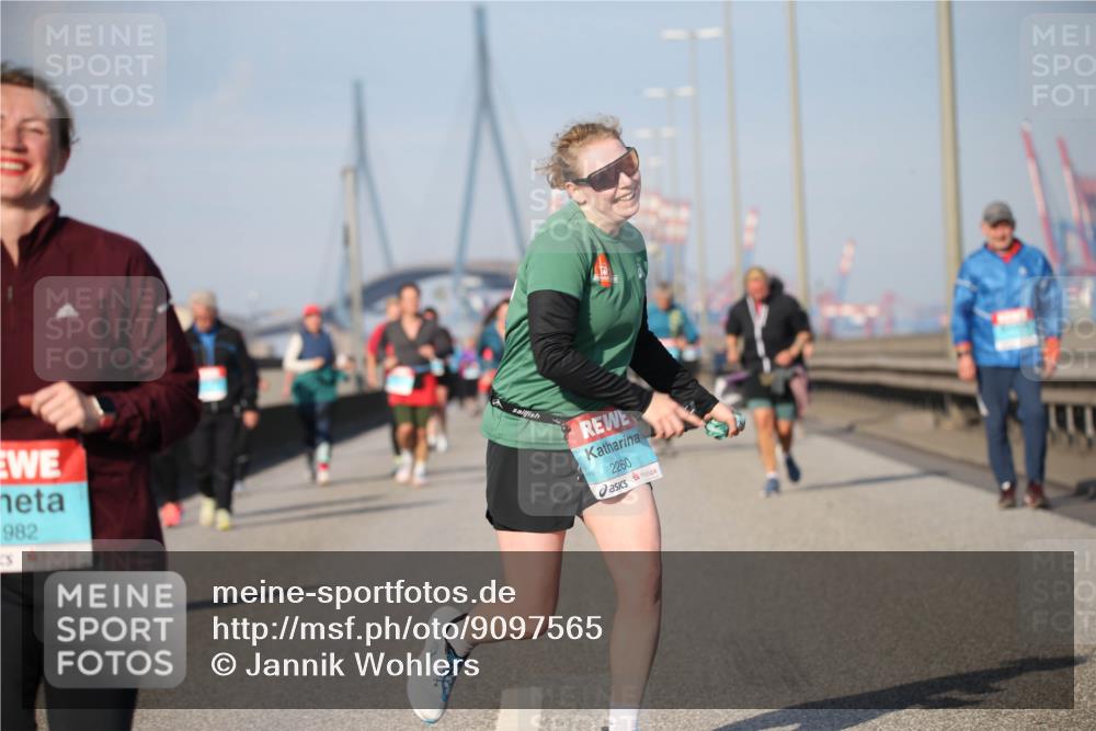 03.10.2025 - Köhlbrandbrückenlauf Jannik Wohlers http://msf.ph/oto/9097565 03.10.2025 10:16:09 Position 3 982, 2260 meine-sportfotos.de