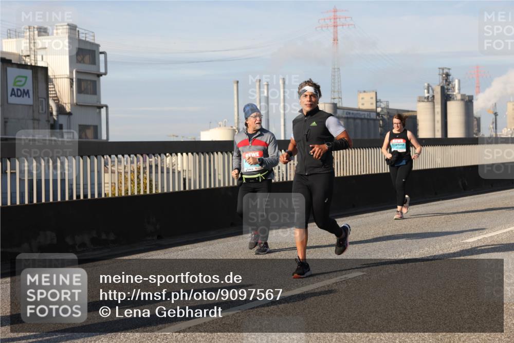 03.10.2025 - Köhlbrandbrückenlauf Lena Gebhardt http://msf.ph/oto/9097567 03.10.2025 10:10:15 Position 2 4, 172 meine-sportfotos.de