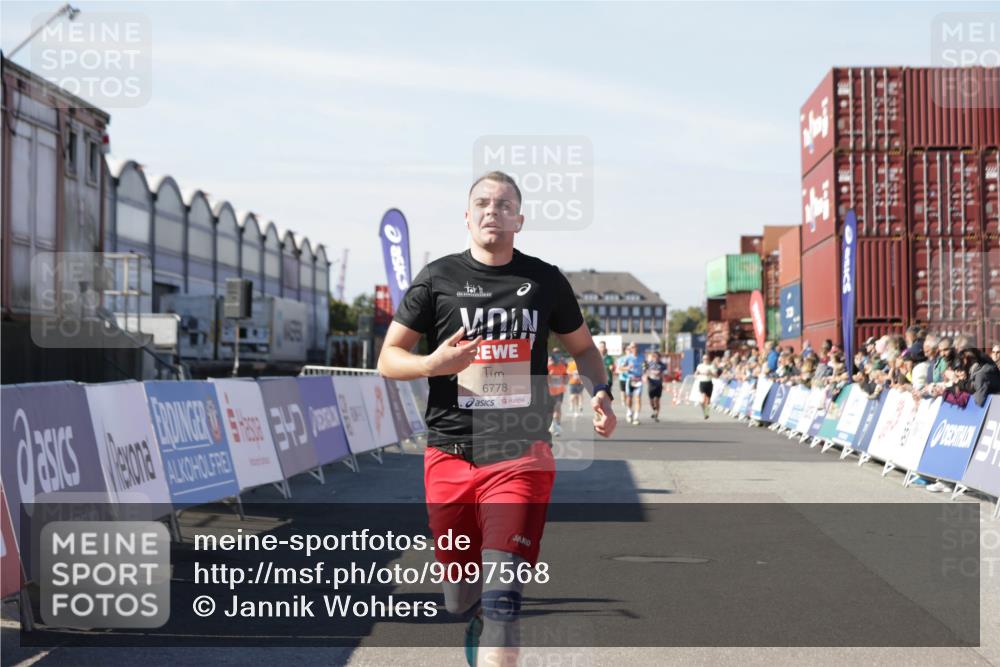 03.10.2025 - Köhlbrandbrückenlauf Jannik Wohlers http://msf.ph/oto/9097568 03.10.2025 12:56:03 Ziel 4041, 5966, 6778 meine-sportfotos.de