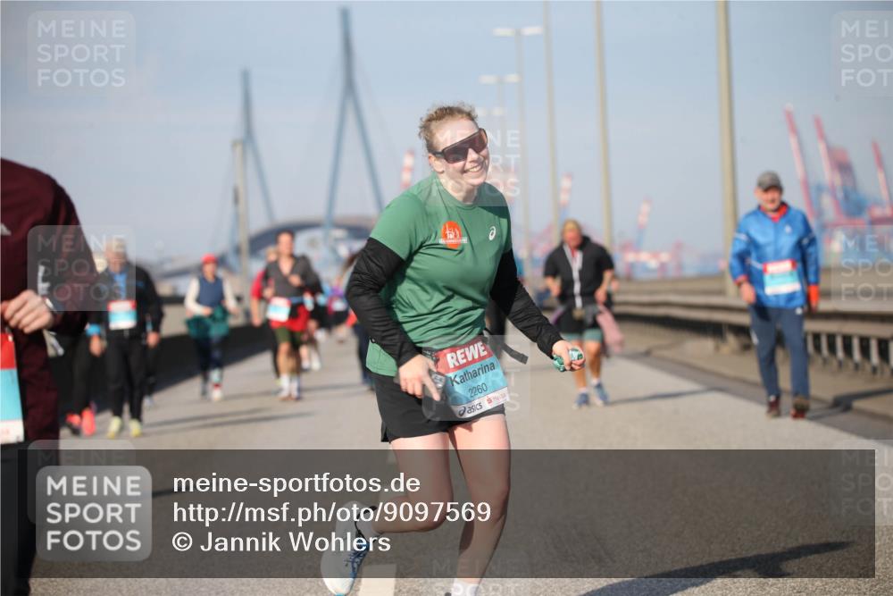 03.10.2025 - Köhlbrandbrückenlauf Jannik Wohlers http://msf.ph/oto/9097569 03.10.2025 10:16:09 Position 3 2260 meine-sportfotos.de