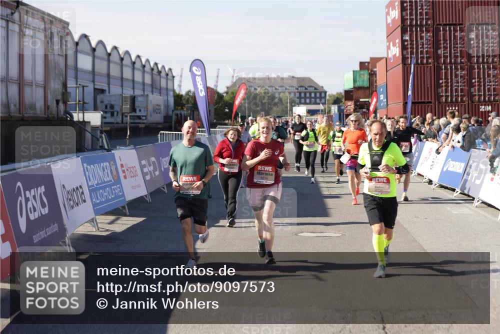 03.10.2025 - Köhlbrandbrückenlauf Jannik Wohlers http://msf.ph/oto/9097573 03.10.2025 13:22:32 Ziel 4481, 4482, 4508, 5122, 5125, 5213, 5214, 5272, 5839, 5851, 5928, 5929, 5933, 5982, 6188, 6300, 6413, 6733 meine-sportfotos.de