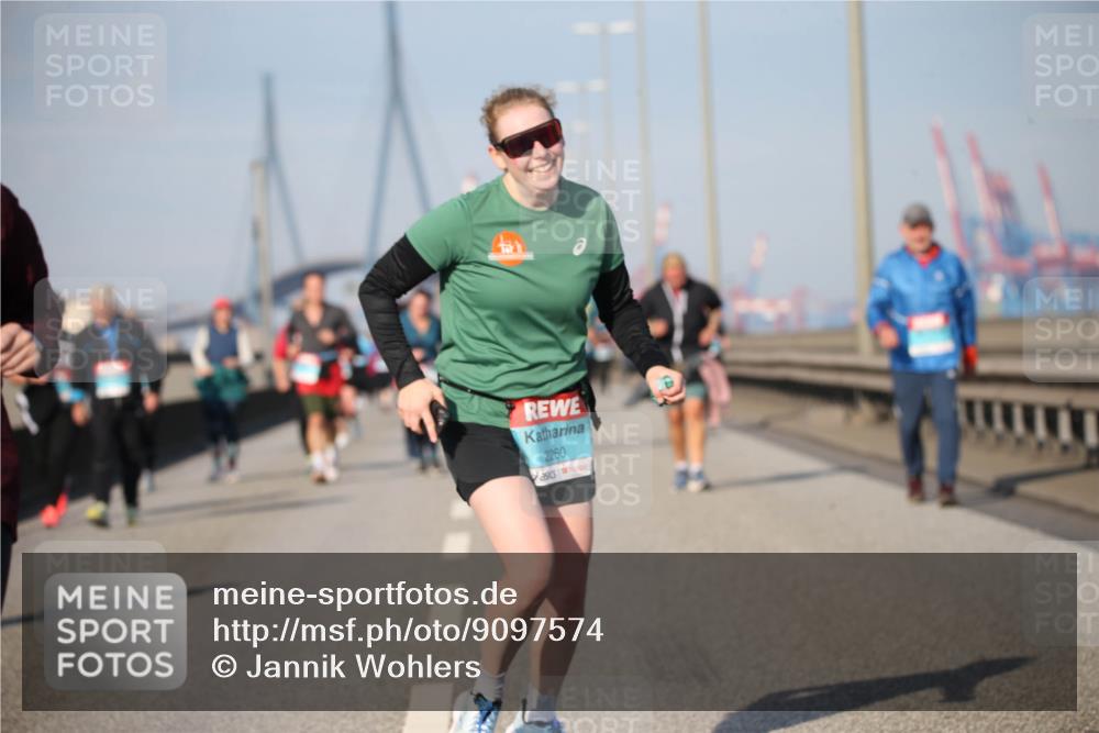 03.10.2025 - Köhlbrandbrückenlauf Jannik Wohlers http://msf.ph/oto/9097574 03.10.2025 10:16:09 Position 3 2260 meine-sportfotos.de