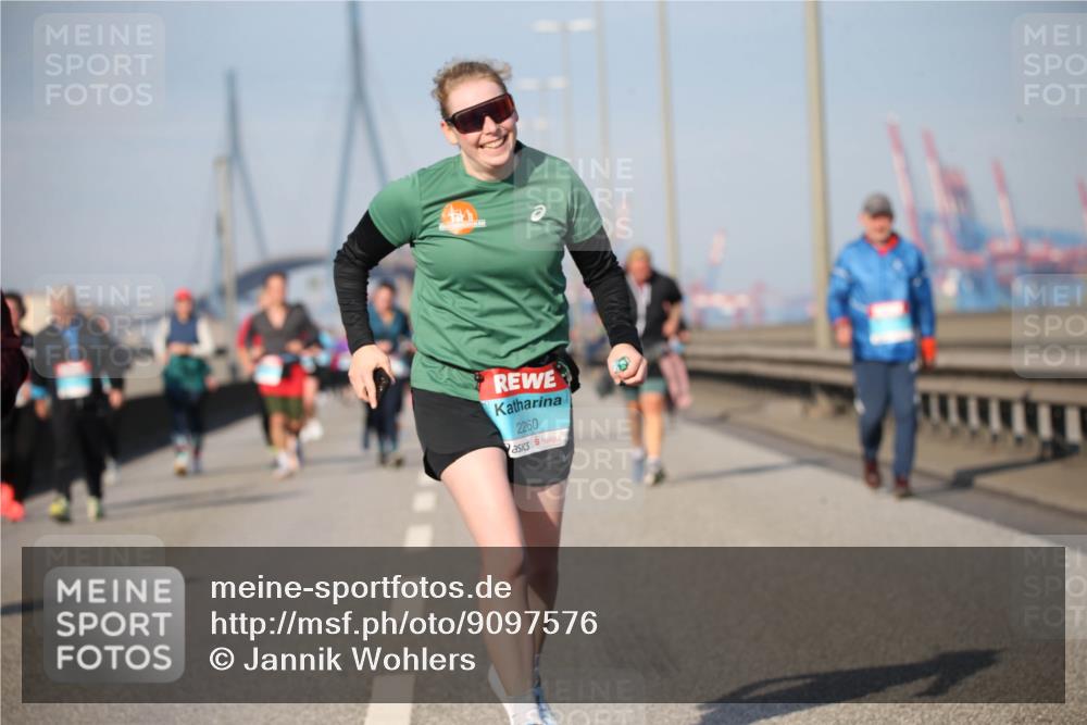 03.10.2025 - Köhlbrandbrückenlauf Jannik Wohlers http://msf.ph/oto/9097576 03.10.2025 10:16:09 Position 3 2260 meine-sportfotos.de