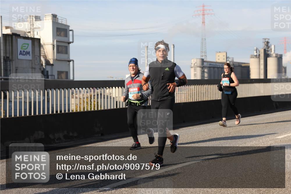 03.10.2025 - Köhlbrandbrückenlauf Lena Gebhardt http://msf.ph/oto/9097579 03.10.2025 10:10:16 Position 2  meine-sportfotos.de