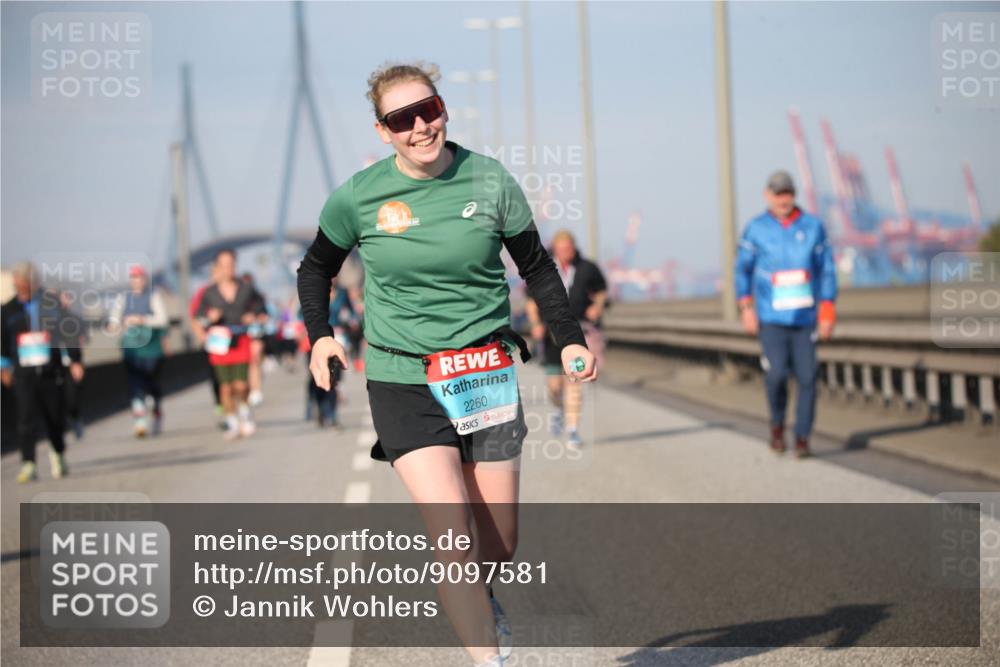 03.10.2025 - Köhlbrandbrückenlauf Jannik Wohlers http://msf.ph/oto/9097581 03.10.2025 10:16:09 Position 3 2260 meine-sportfotos.de