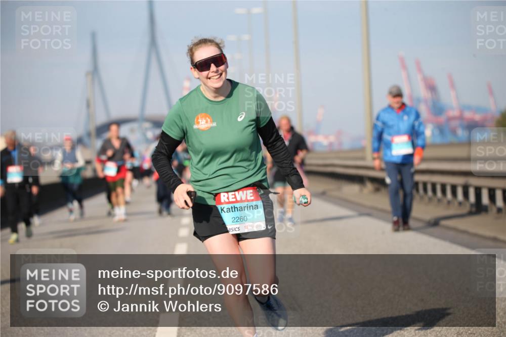 03.10.2025 - Köhlbrandbrückenlauf Jannik Wohlers http://msf.ph/oto/9097586 03.10.2025 10:16:09 Position 3 2260 meine-sportfotos.de
