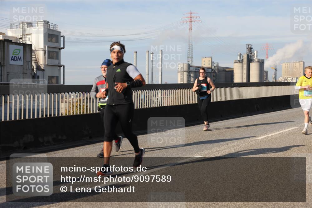 03.10.2025 - Köhlbrandbrückenlauf Lena Gebhardt http://msf.ph/oto/9097589 03.10.2025 10:10:16 Position 2  meine-sportfotos.de