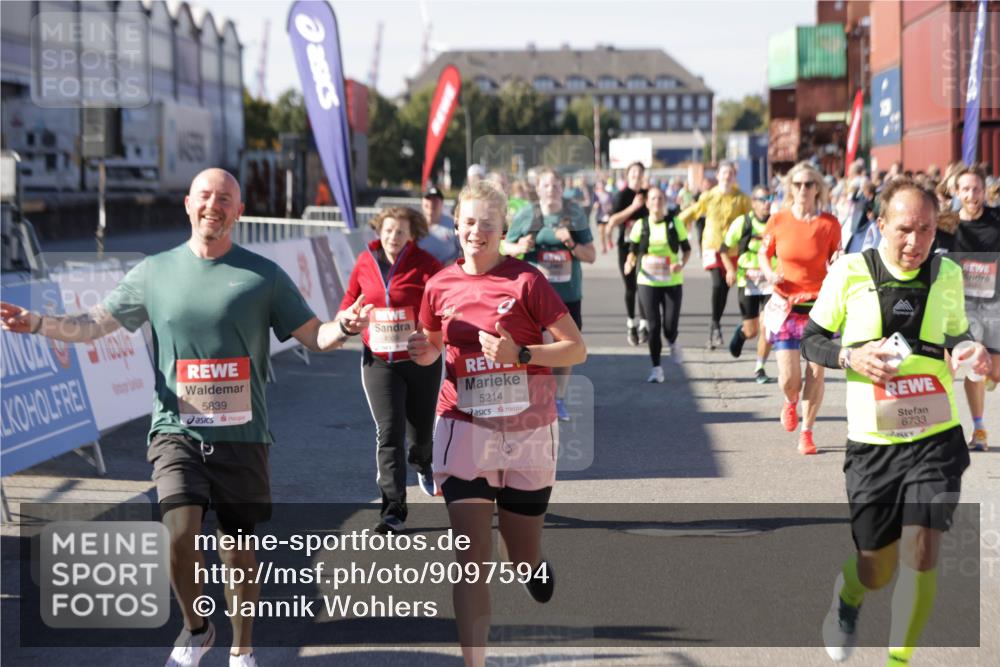 03.10.2025 - Köhlbrandbrückenlauf Jannik Wohlers http://msf.ph/oto/9097594 03.10.2025 13:22:32 Ziel 4481, 4482, 4508, 5122, 5125, 5213, 5214, 5272, 5839, 5851, 5928, 5929, 5933, 5982, 6188, 6300, 6413, 6733 meine-sportfotos.de