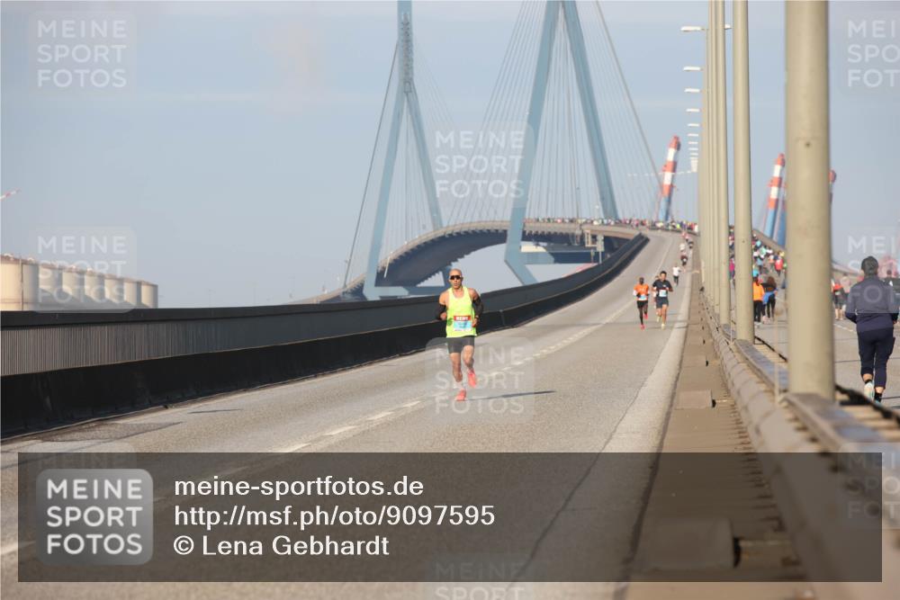 03.10.2025 - Köhlbrandbrückenlauf Lena Gebhardt http://msf.ph/oto/9097595 03.10.2025 09:33:55 Position 2  meine-sportfotos.de