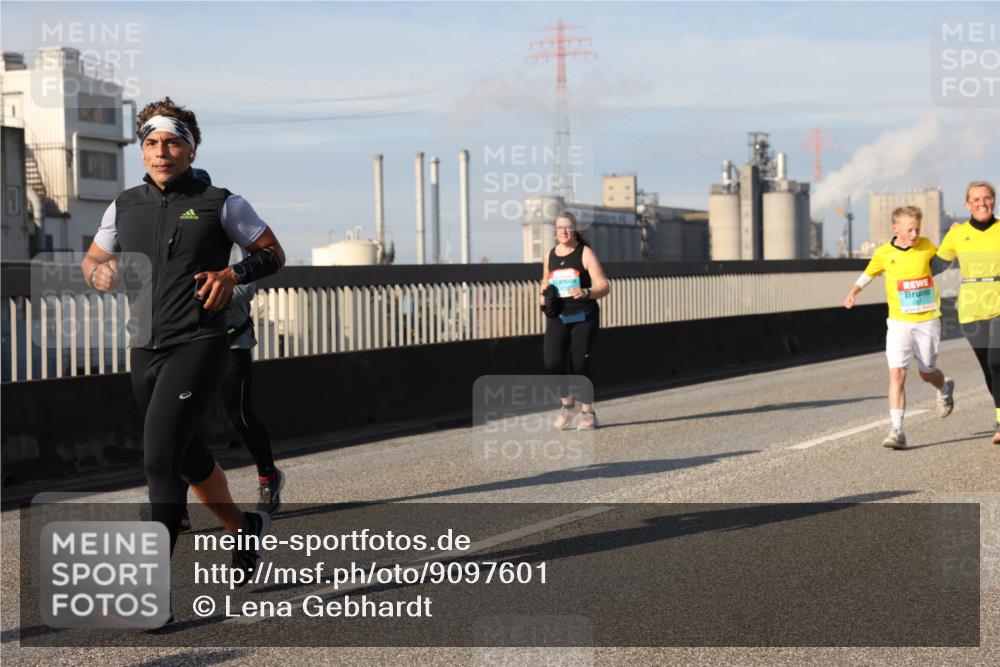 03.10.2025 - Köhlbrandbrückenlauf Lena Gebhardt http://msf.ph/oto/9097601 03.10.2025 10:10:16 Position 2  meine-sportfotos.de