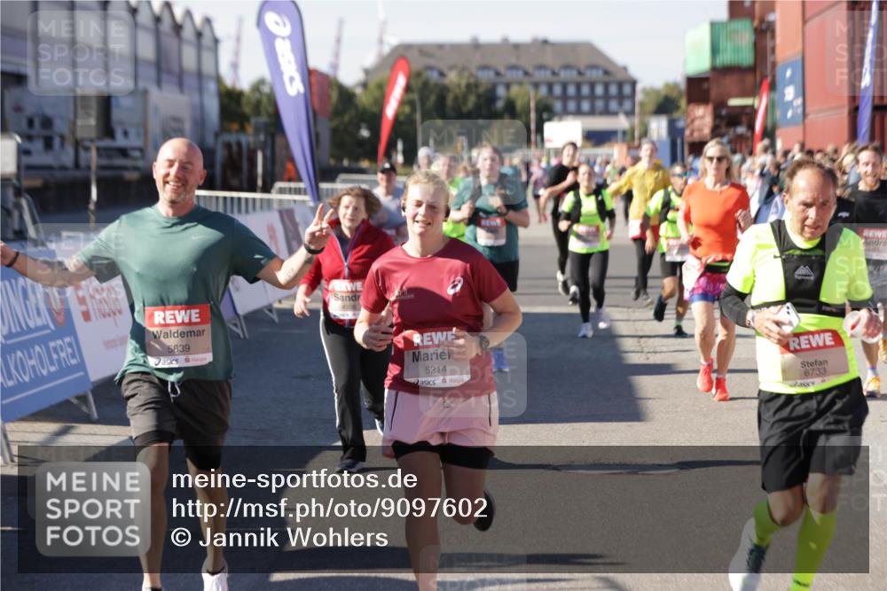 03.10.2025 - Köhlbrandbrückenlauf Jannik Wohlers http://msf.ph/oto/9097602 03.10.2025 13:22:32 Ziel 4481, 4482, 4508, 5122, 5125, 5213, 5214, 5272, 5839, 5851, 5928, 5929, 5933, 5982, 6188, 6300, 6413, 6733 meine-sportfotos.de