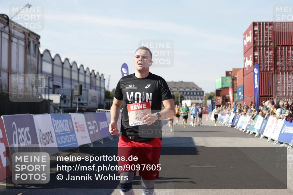03.10.2025 - Köhlbrandbrückenlauf Jannik Wohlers http://msf.ph/oto/9097605 03.10.2025 12:56:03 Ziel 4041, 5966, 6778 meine-sportfotos.de