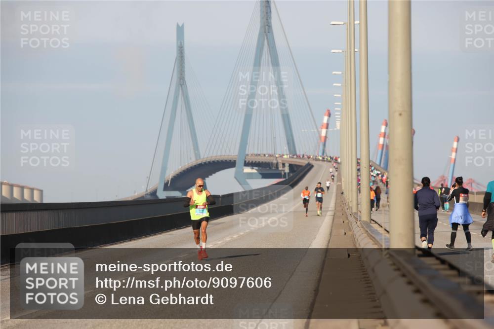 03.10.2025 - Köhlbrandbrückenlauf Lena Gebhardt http://msf.ph/oto/9097606 03.10.2025 09:33:56 Position 2  meine-sportfotos.de