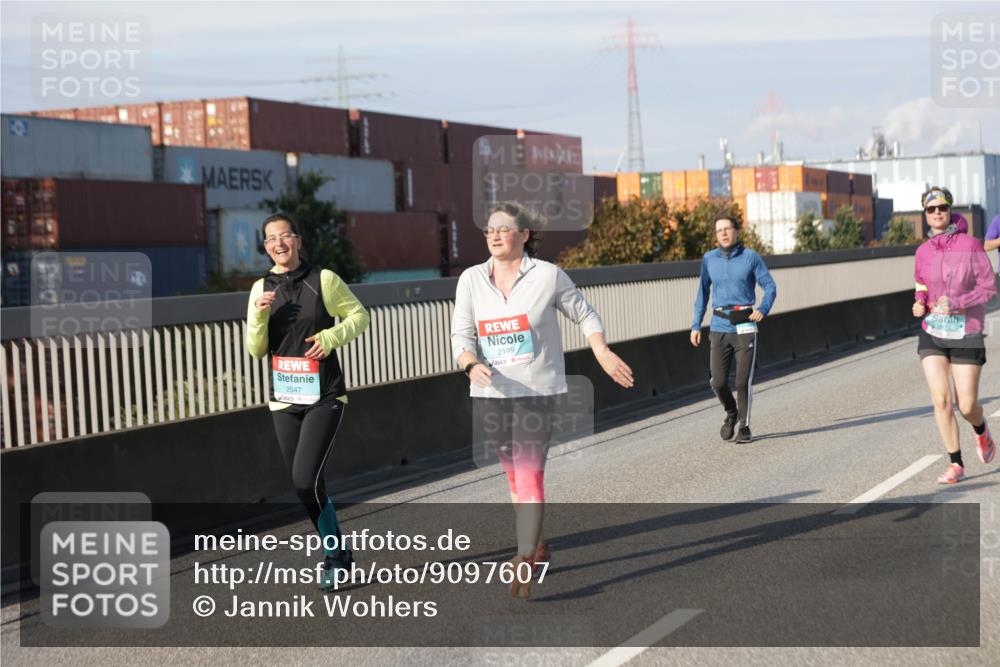 03.10.2025 - Köhlbrandbrückenlauf Jannik Wohlers http://msf.ph/oto/9097607 03.10.2025 10:18:28 Position 3 2547, 2199, 2479 meine-sportfotos.de