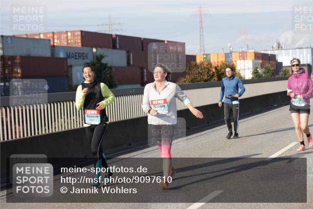 03.10.2025 - Köhlbrandbrückenlauf Jannik Wohlers http://msf.ph/oto/9097610 03.10.2025 10:18:28 Position 3 2547, 199, 279 meine-sportfotos.de