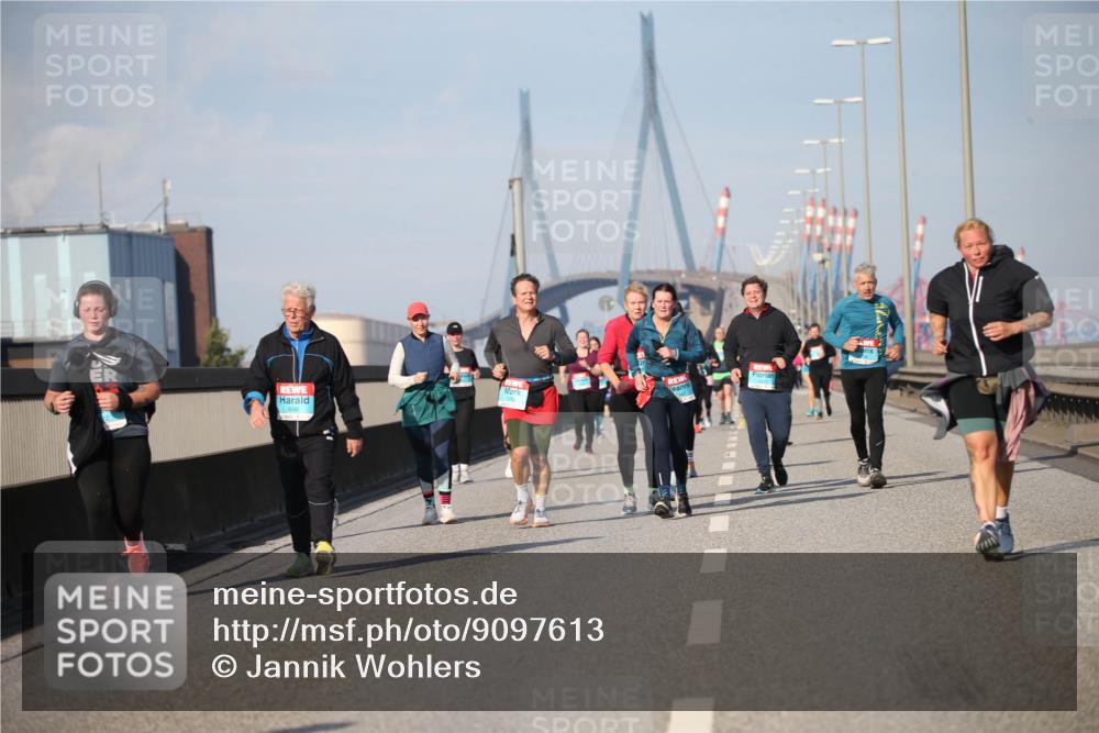 03.10.2025 - Köhlbrandbrückenlauf Jannik Wohlers http://msf.ph/oto/9097613 03.10.2025 10:16:13 Position 3 3096, 125 meine-sportfotos.de