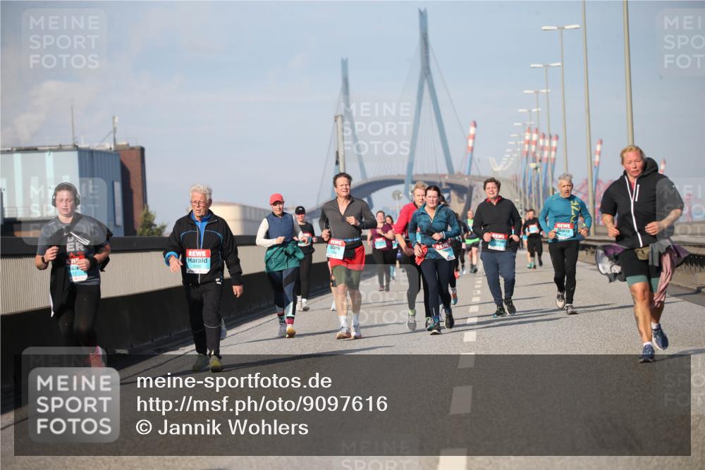 03.10.2025 - Köhlbrandbrückenlauf Jannik Wohlers http://msf.ph/oto/9097616 03.10.2025 10:16:13 Position 3  meine-sportfotos.de
