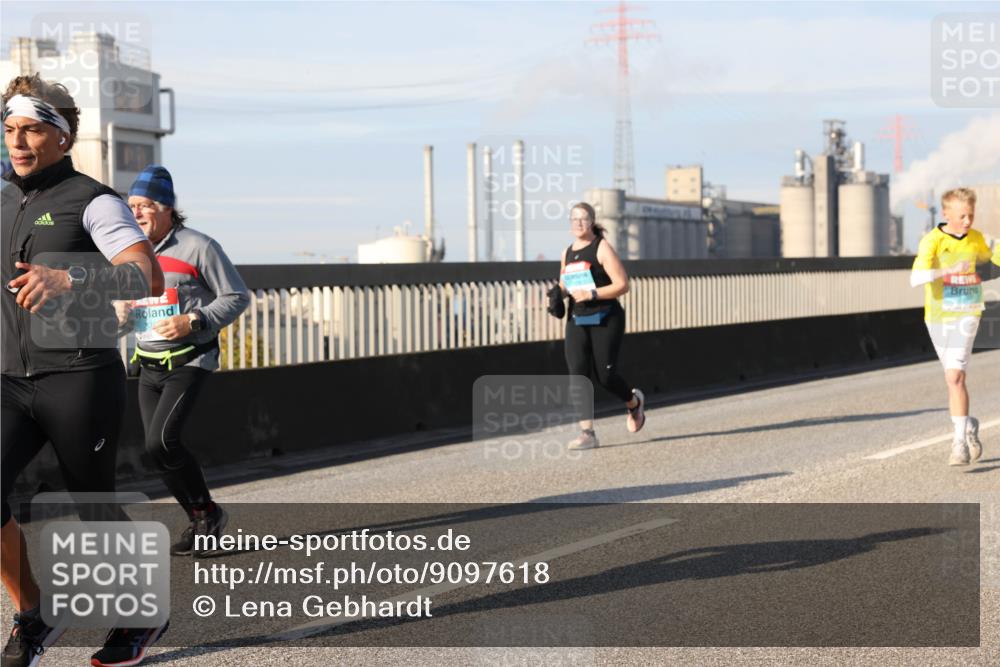 03.10.2025 - Köhlbrandbrückenlauf Lena Gebhardt http://msf.ph/oto/9097618 03.10.2025 10:10:16 Position 2  meine-sportfotos.de