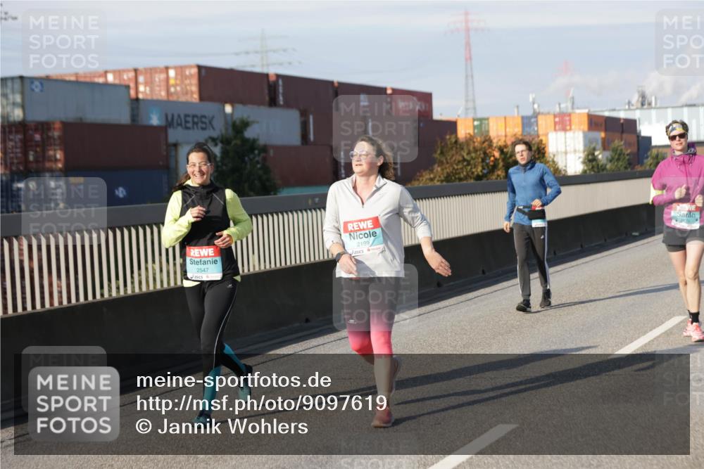 03.10.2025 - Köhlbrandbrückenlauf Jannik Wohlers http://msf.ph/oto/9097619 03.10.2025 10:18:28 Position 3 2547, 2199 meine-sportfotos.de