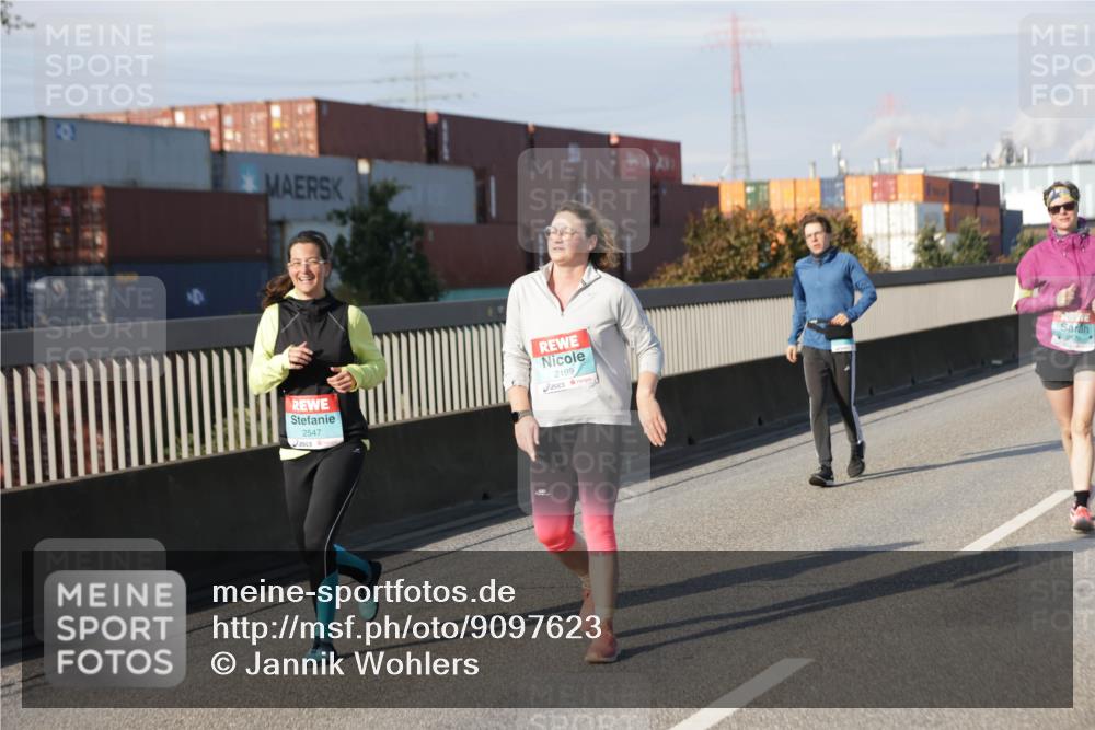 03.10.2025 - Köhlbrandbrückenlauf Jannik Wohlers http://msf.ph/oto/9097623 03.10.2025 10:18:28 Position 3 2547, 2199 meine-sportfotos.de