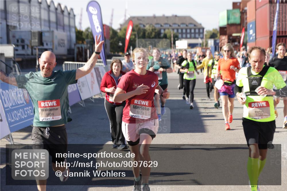03.10.2025 - Köhlbrandbrückenlauf Jannik Wohlers http://msf.ph/oto/9097629 03.10.2025 13:22:32 Ziel 4481, 4482, 4508, 5122, 5125, 5213, 5214, 5272, 5839, 5851, 5928, 5929, 5933, 5982, 6188, 6300, 6413, 6733 meine-sportfotos.de