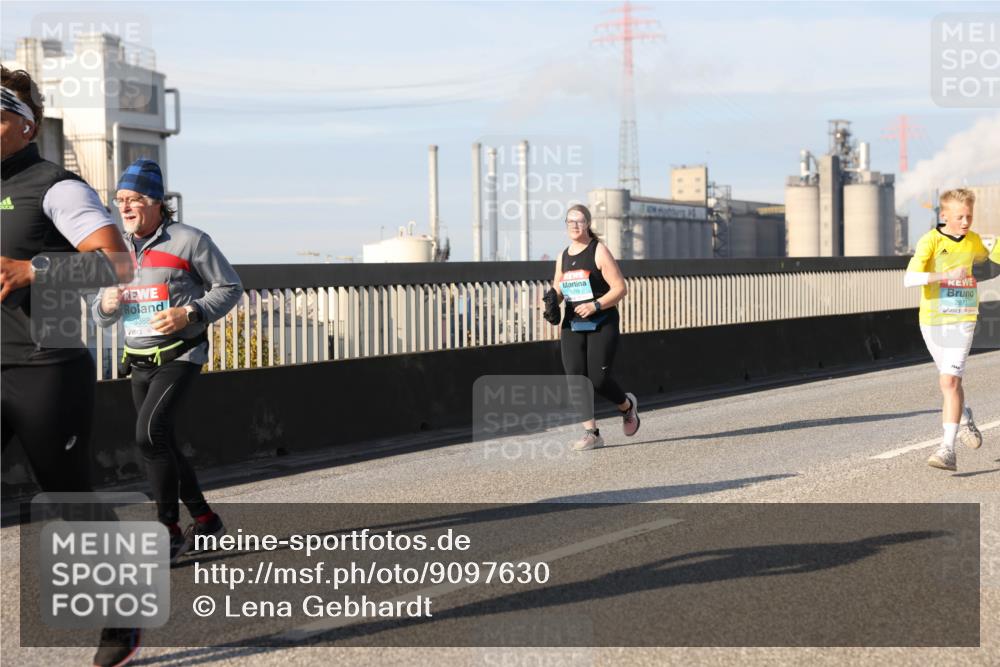 03.10.2025 - Köhlbrandbrückenlauf Lena Gebhardt http://msf.ph/oto/9097630 03.10.2025 10:10:16 Position 2 3388, 2871 meine-sportfotos.de