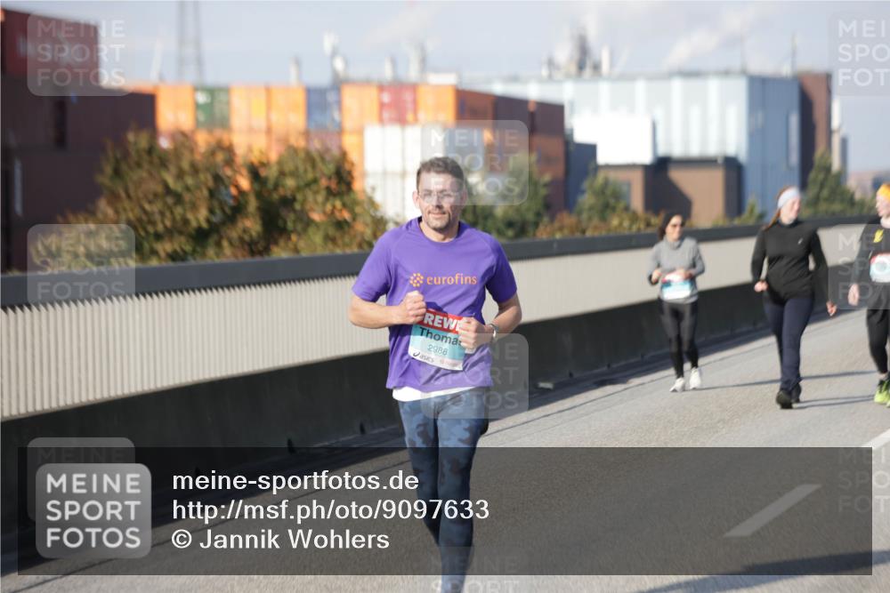 03.10.2025 - Köhlbrandbrückenlauf Jannik Wohlers http://msf.ph/oto/9097633 03.10.2025 10:18:33 Position 3 2988 meine-sportfotos.de