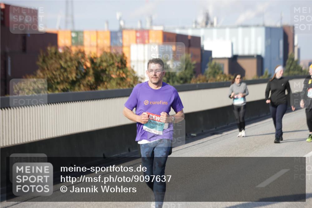 03.10.2025 - Köhlbrandbrückenlauf Jannik Wohlers http://msf.ph/oto/9097637 03.10.2025 10:18:33 Position 3 2988 meine-sportfotos.de