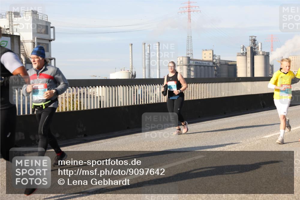 03.10.2025 - Köhlbrandbrückenlauf Lena Gebhardt http://msf.ph/oto/9097642 03.10.2025 10:10:17 Position 2  meine-sportfotos.de
