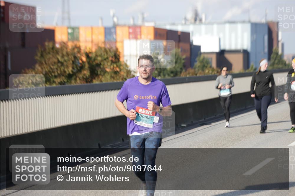 03.10.2025 - Köhlbrandbrückenlauf Jannik Wohlers http://msf.ph/oto/9097644 03.10.2025 10:18:33 Position 3 2988 meine-sportfotos.de
