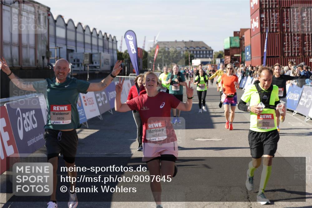 03.10.2025 - Köhlbrandbrückenlauf Jannik Wohlers http://msf.ph/oto/9097645 03.10.2025 13:22:33 Ziel 4481, 4482, 4508, 5122, 5125, 5167, 5213, 5214, 5272, 5675, 5839, 5851, 5928, 5929, 5933, 5982, 6188, 6300, 6413, 6733 meine-sportfotos.de