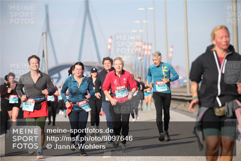03.10.2025 - Köhlbrandbrückenlauf Jannik Wohlers http://msf.ph/oto/9097646 03.10.2025 10:16:16 Position 3 1256, 442, 1837, 3438 meine-sportfotos.de