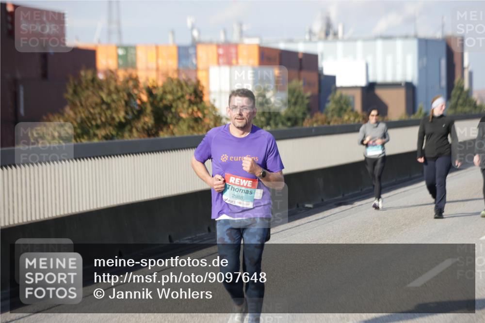 03.10.2025 - Köhlbrandbrückenlauf Jannik Wohlers http://msf.ph/oto/9097648 03.10.2025 10:18:33 Position 3 2988 meine-sportfotos.de