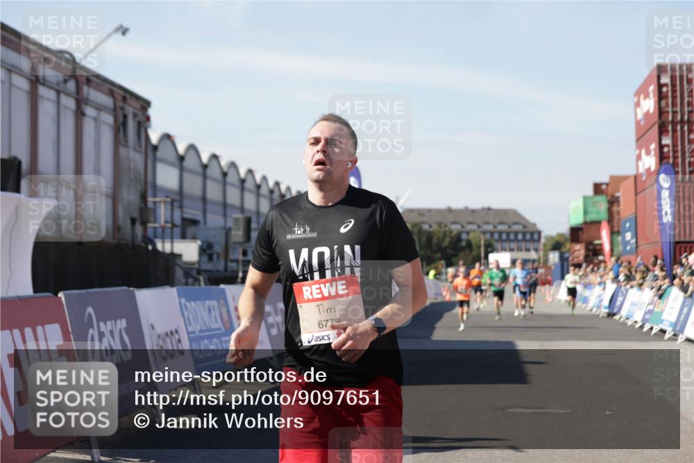 03.10.2025 - Köhlbrandbrückenlauf Jannik Wohlers http://msf.ph/oto/9097651 03.10.2025 12:56:03 Ziel 4041, 5966, 6778 meine-sportfotos.de