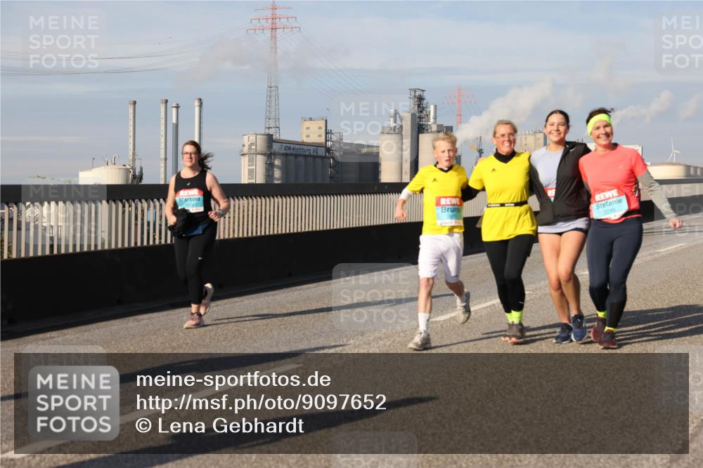 03.10.2025 - Köhlbrandbrückenlauf Lena Gebhardt http://msf.ph/oto/9097652 03.10.2025 10:10:17 Position 2  meine-sportfotos.de