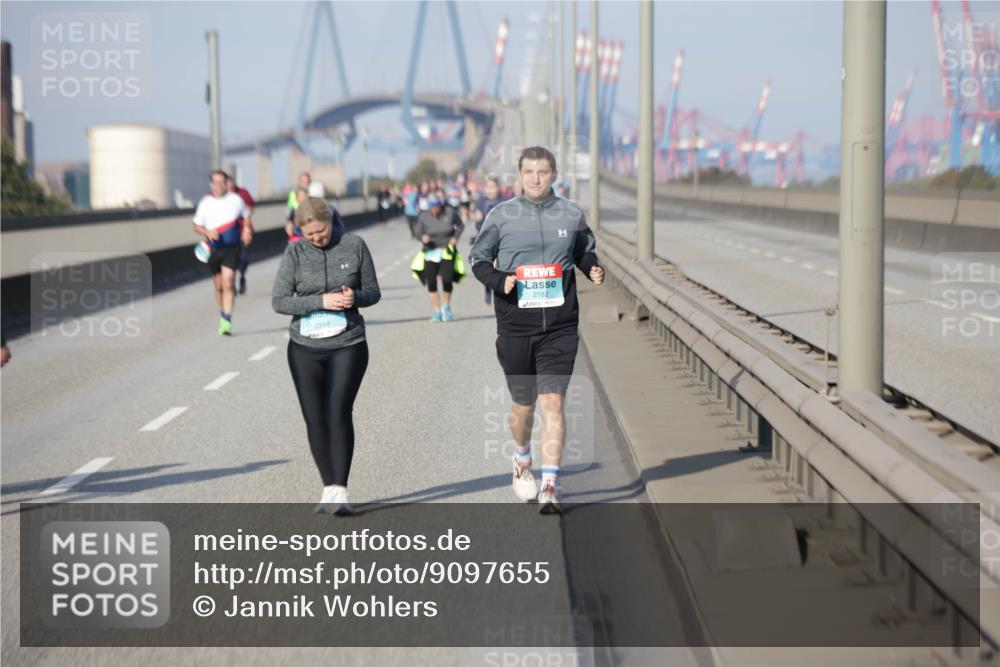 03.10.2025 - Köhlbrandbrückenlauf Jannik Wohlers http://msf.ph/oto/9097655 03.10.2025 10:18:36 Position 3 2548, 2182 meine-sportfotos.de