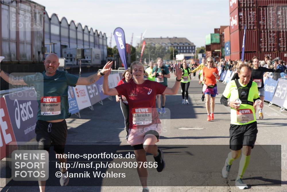 03.10.2025 - Köhlbrandbrückenlauf Jannik Wohlers http://msf.ph/oto/9097656 03.10.2025 13:22:33 Ziel 4481, 4482, 4508, 5122, 5125, 5167, 5213, 5214, 5272, 5675, 5839, 5851, 5928, 5929, 5933, 5982, 6188, 6300, 6413, 6733 meine-sportfotos.de