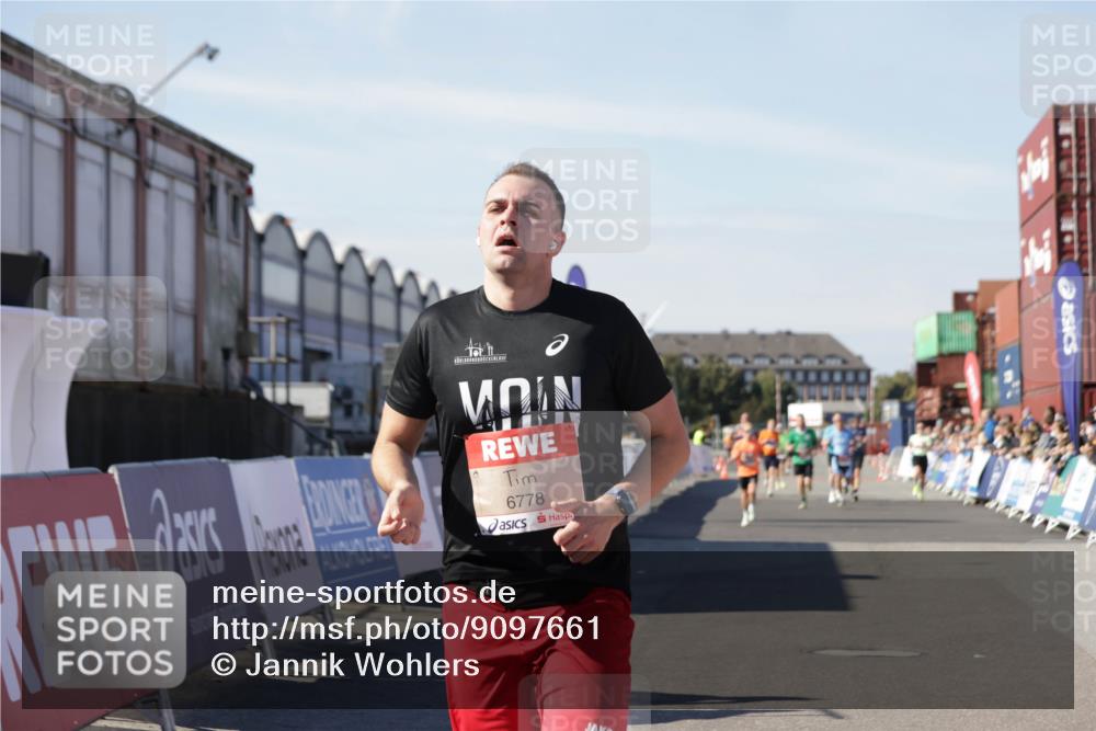 03.10.2025 - Köhlbrandbrückenlauf Jannik Wohlers http://msf.ph/oto/9097661 03.10.2025 12:56:03 Ziel 4041, 5966, 6778 meine-sportfotos.de