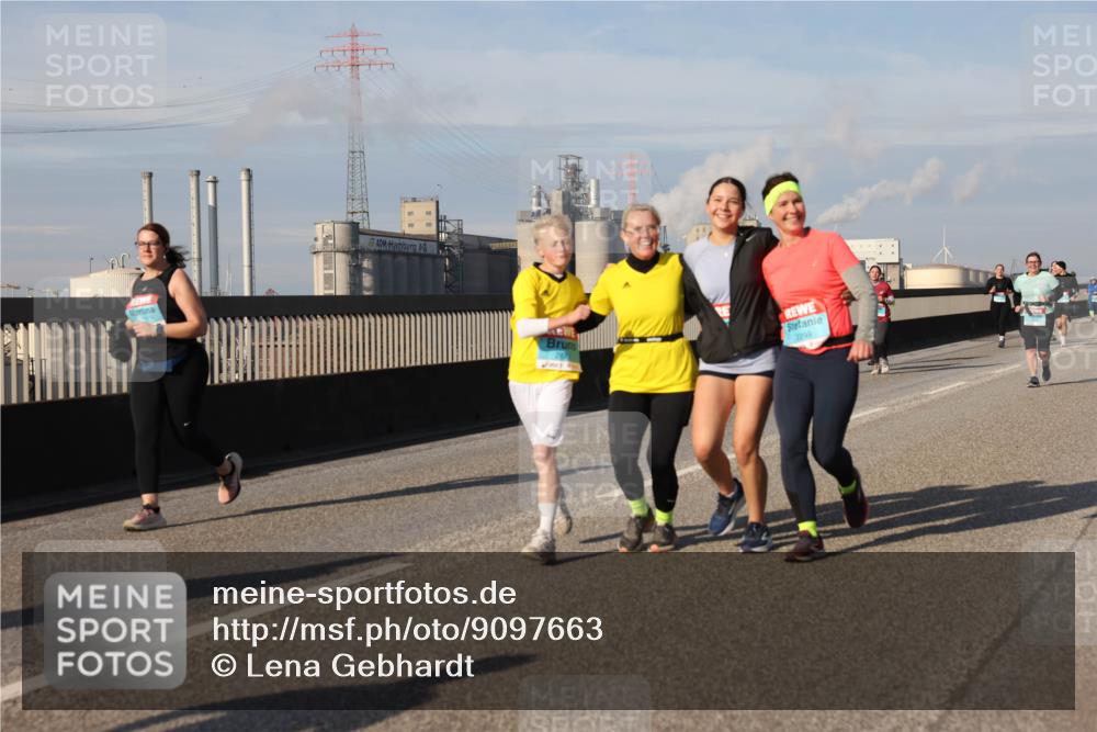 03.10.2025 - Köhlbrandbrückenlauf Lena Gebhardt http://msf.ph/oto/9097663 03.10.2025 10:10:17 Position 2  meine-sportfotos.de